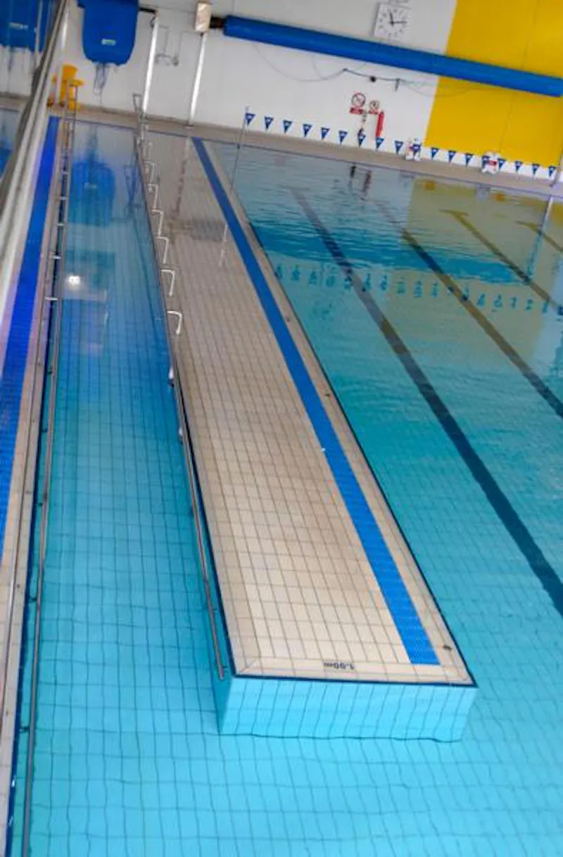 Leisure Centre close to Elstree Studios., V153 (photo 20)