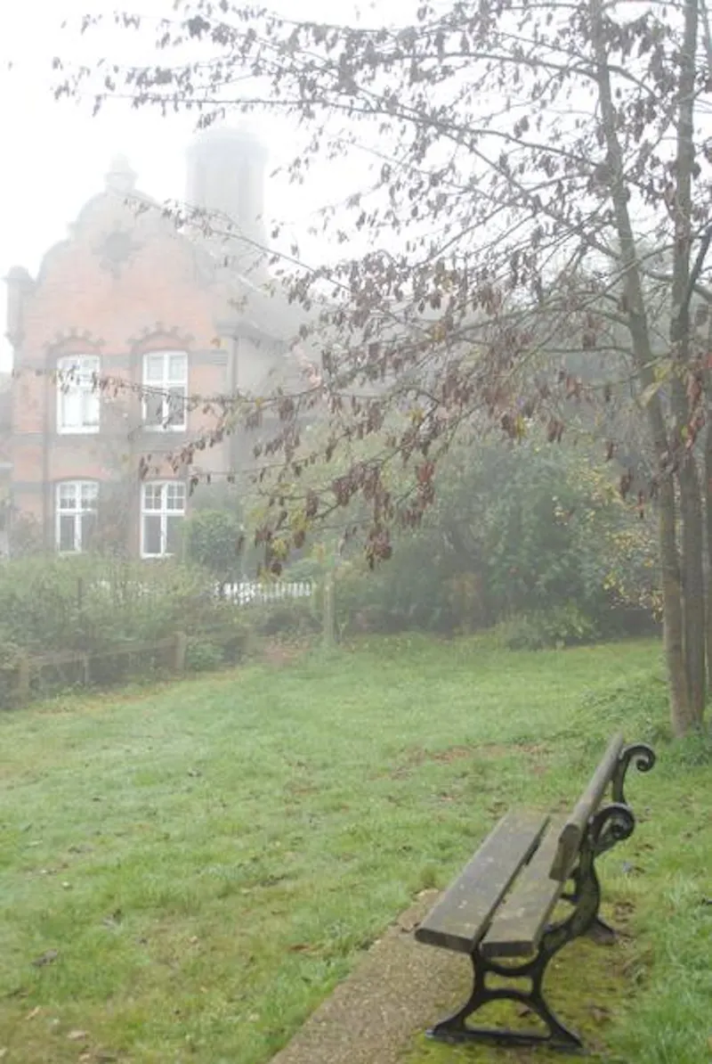 Communal park close to Elstree, V154 (photo 15)