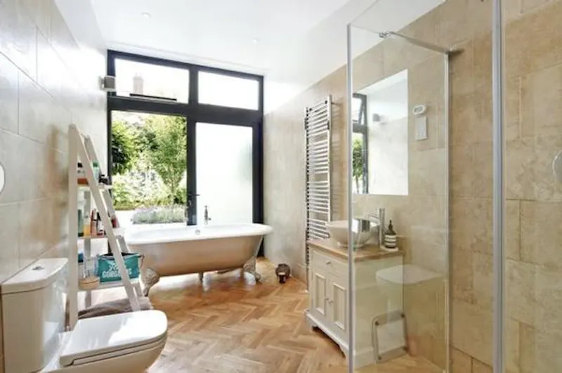 Bathroom at Modern Clapham coach house, D2293 (photo 33)