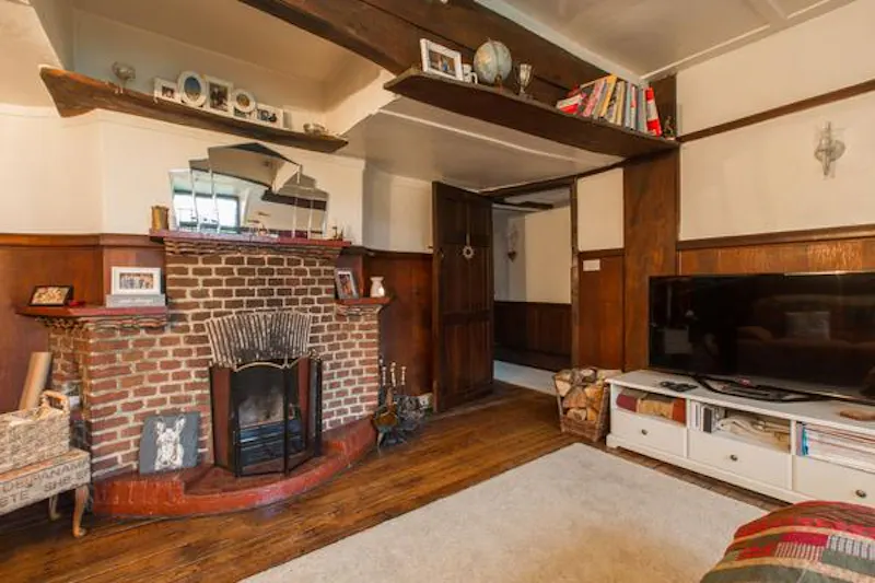 Living Room at Film location C876 in London (photo 6)