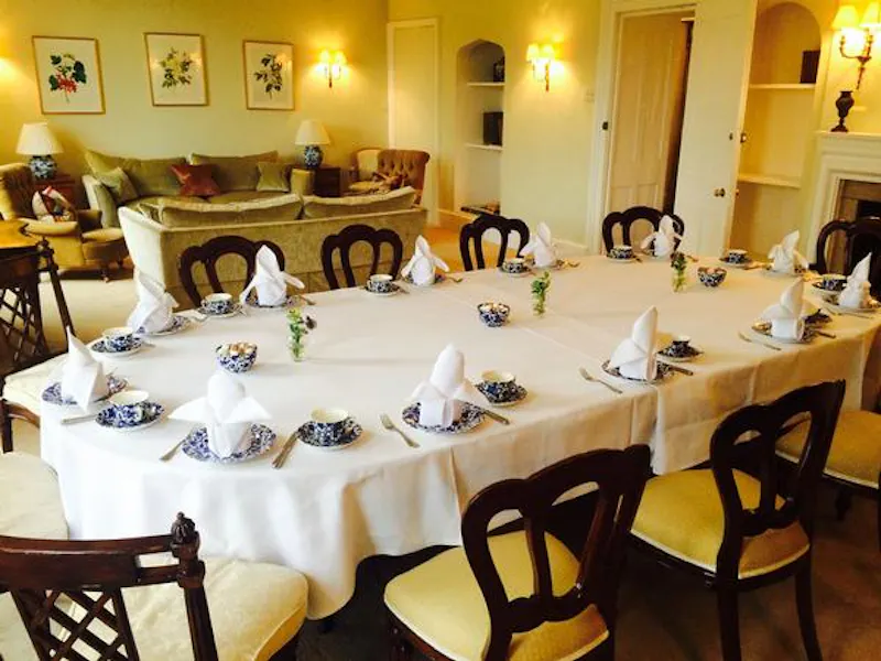 Dining room at Oxford Tudor country manor hotel, M302 (photo 5)