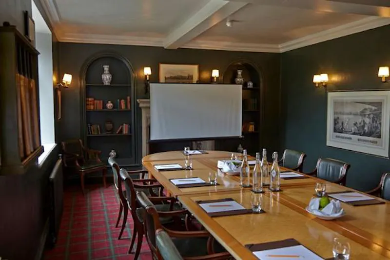Boardroom at Oxford Tudor country manor hotel, M302 (photo 6)