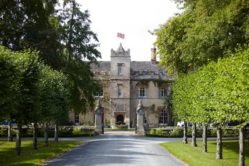 Oxford Tudor country manor hotel, M302