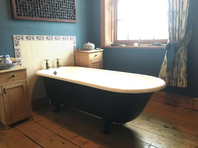 Bathroom at Stunning Syresham house, B1755 (photo 38)