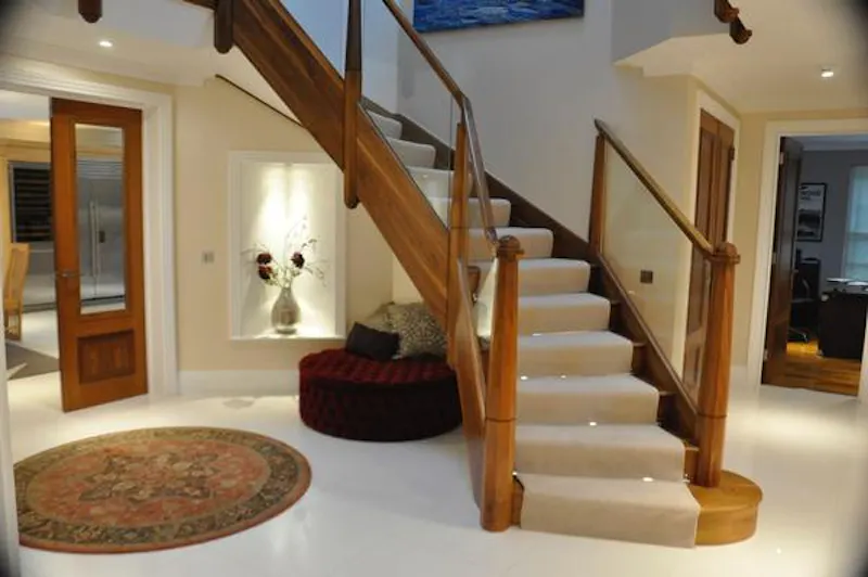 Staircase at Gated Farnham mansion, D2295 (photo 4)
