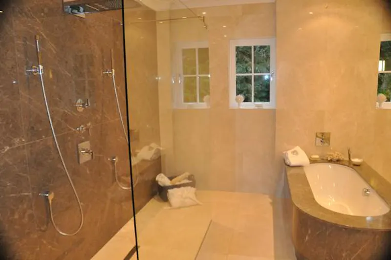 Bathroom at Gated Farnham mansion, D2295 (photo 34)