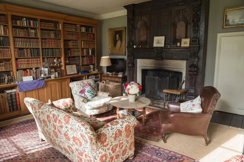Drawing room at 17th century Northampton Gem, H178 (photo 5)