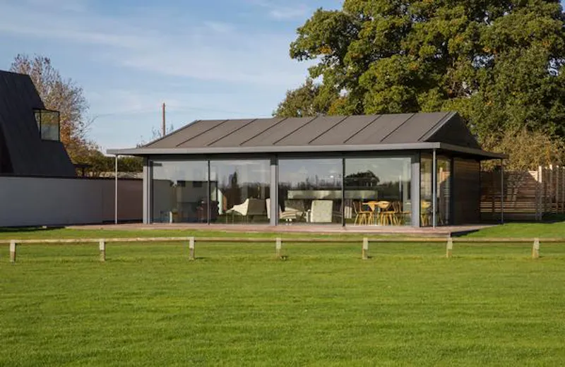 Polo estate with extensive grounds, V155 (photo 1)