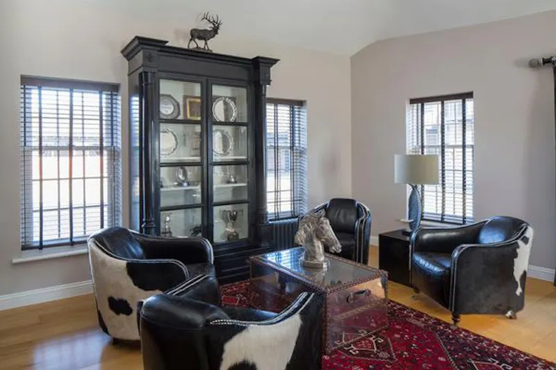 Living Room at Polo estate with extensive grounds, V155 (photo 2)
