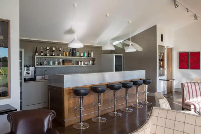 Bar at Polo estate with extensive grounds, V155 (photo 4)
