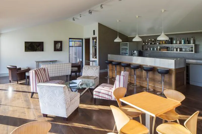 Polo estate with extensive grounds, V155 (photo 9)