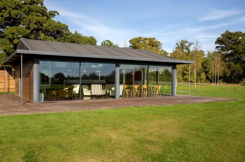 Polo estate with extensive grounds, V155 (photo 15)