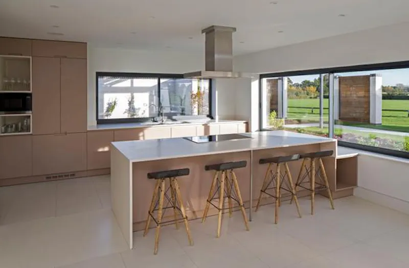 Kitchen at Polo estate with extensive grounds, V155 (photo 17)
