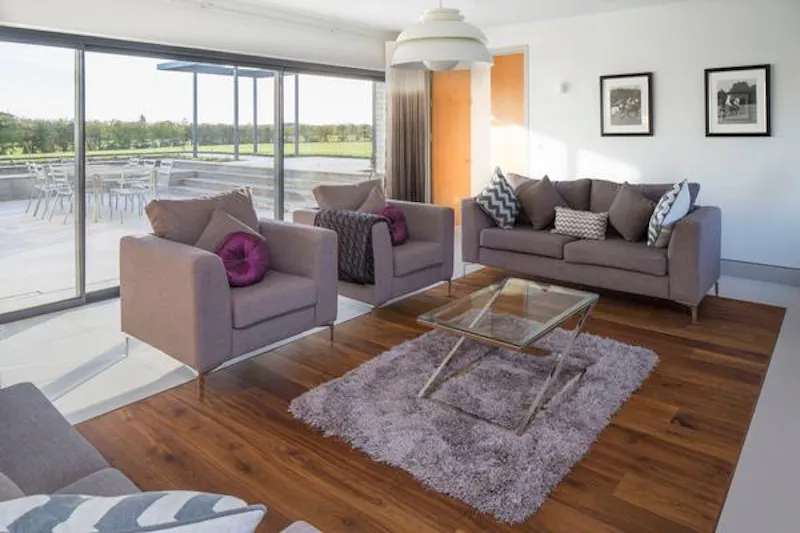 Living Room at Polo estate with extensive grounds, V155 (photo 21)