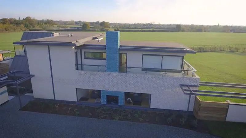 Polo estate with extensive grounds, V155 (photo 31)