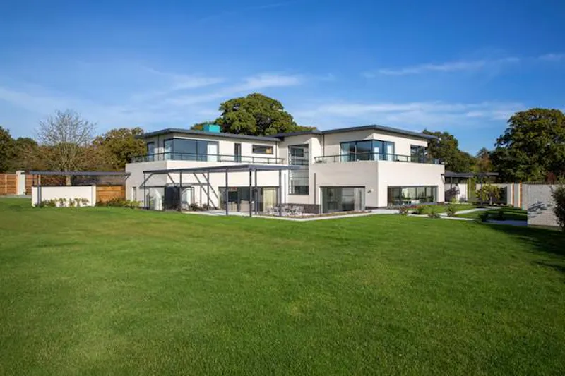 Polo estate with extensive grounds, V155 (photo 34)