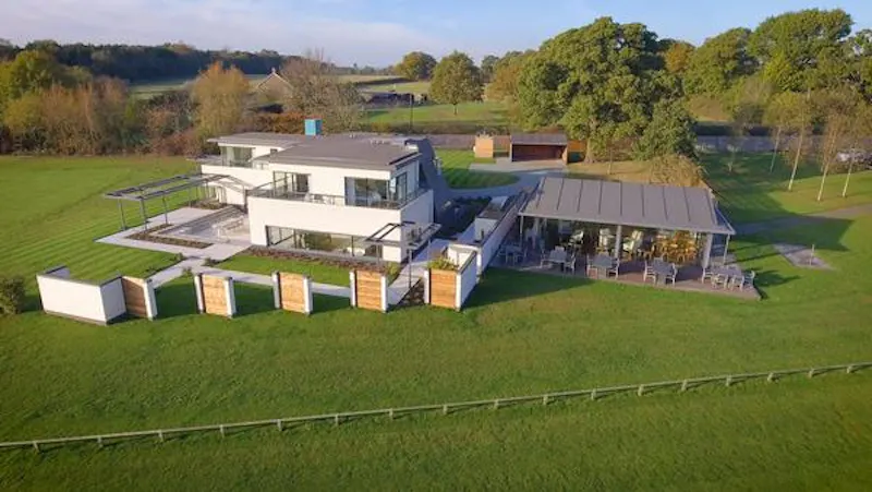 Polo estate with extensive grounds, V155 (photo 54)