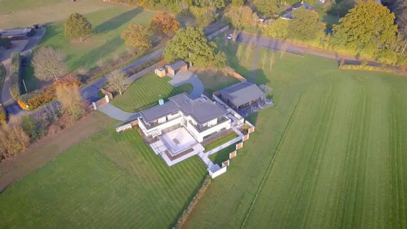 Polo estate with extensive grounds, V155 (photo 56)
