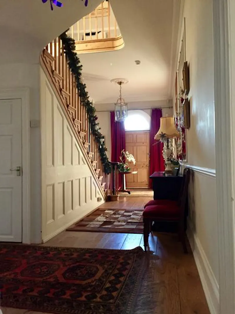 Entrance hall at Totton Manor house, B1757 (photo 2)