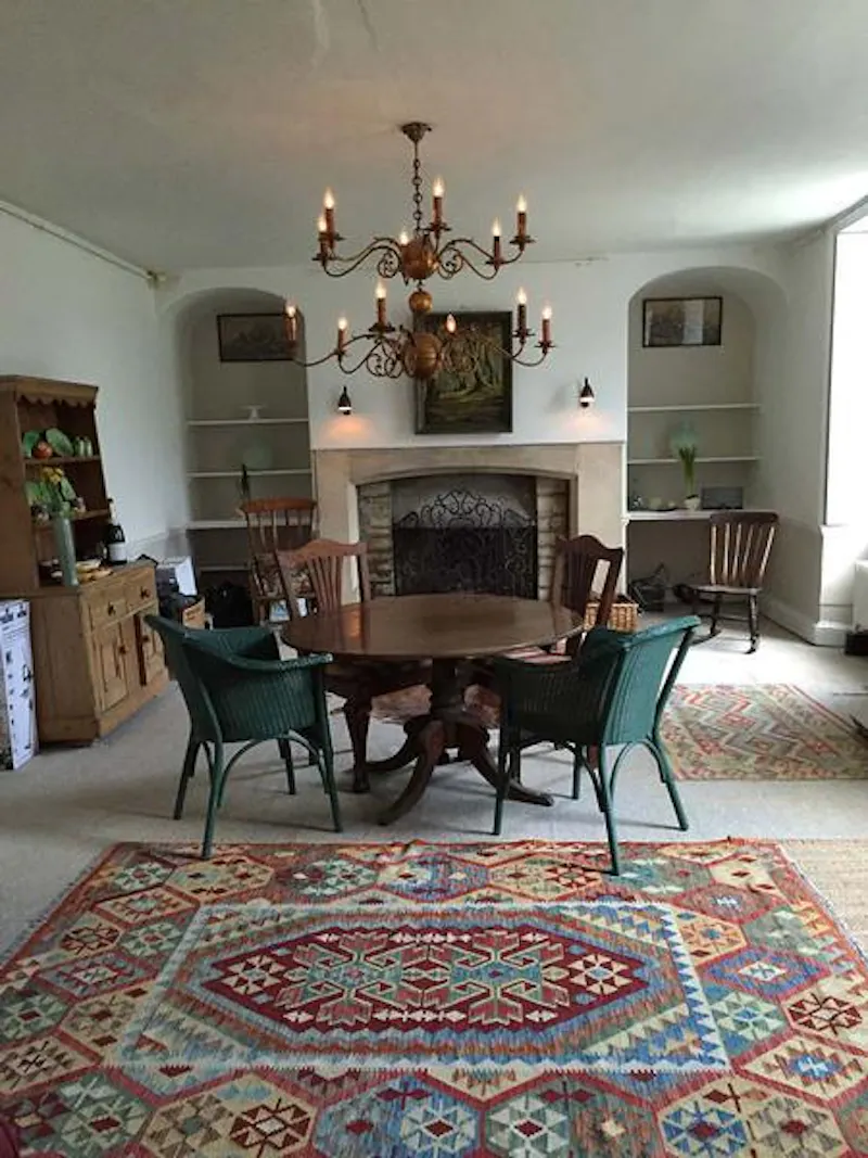Dining room at Stone house in Lechlade, A1427 (photo 6)