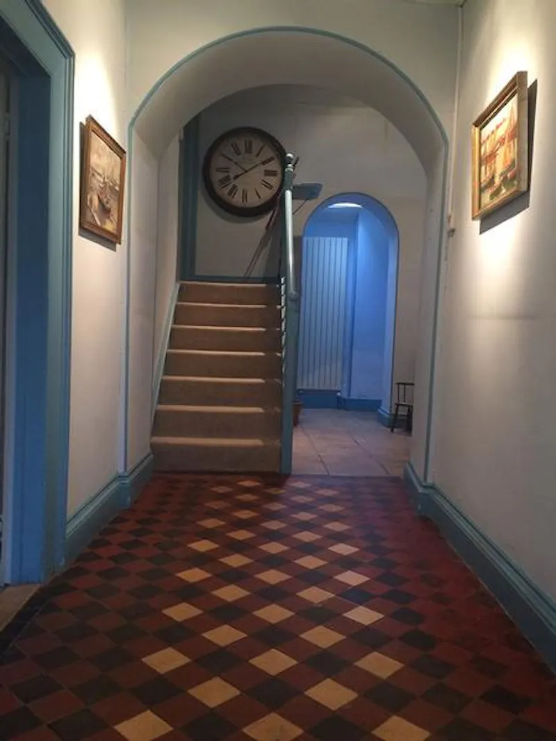 Corridor at Stone house in Lechlade, A1427 (photo 8)
