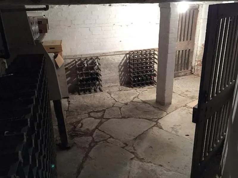 Cellar at Stone house in Lechlade, A1427 (photo 20)