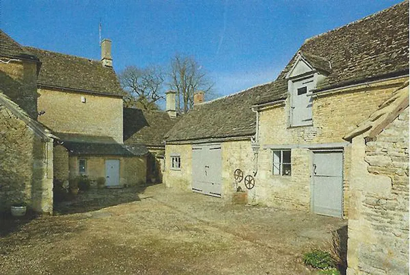 Courtyard at Stone house in Lechlade, A1427 (photo 29)