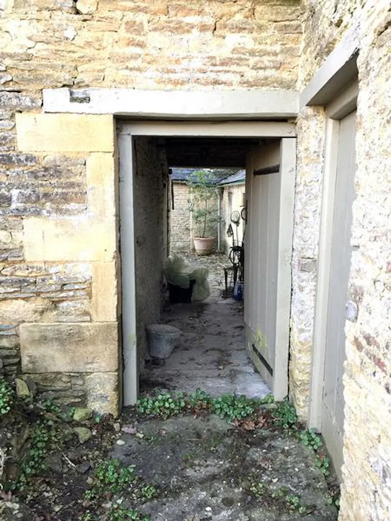 Stone house in Lechlade, A1427 (photo 31)