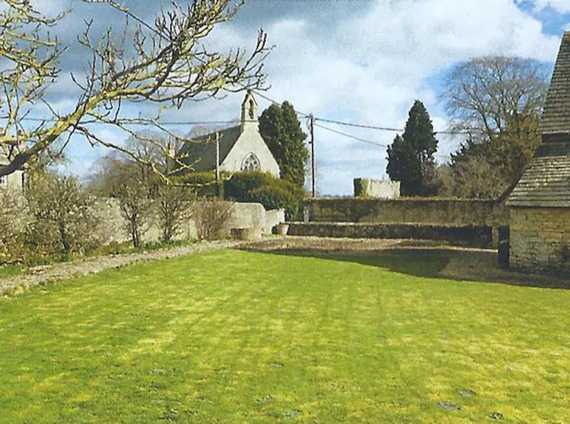 Garden at Stone house in Lechlade, A1427 (photo 48)