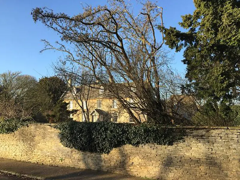 Stone house in Lechlade, A1427 (photo 56)