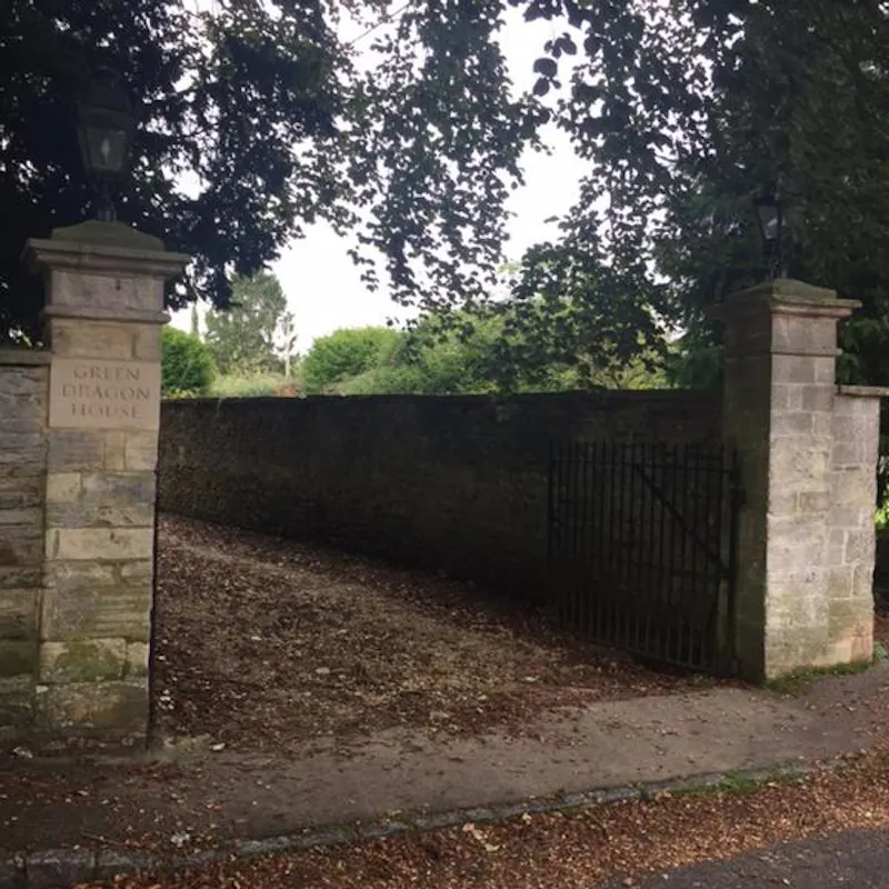 Driveway at Stone house in Lechlade, A1427 (photo 60)