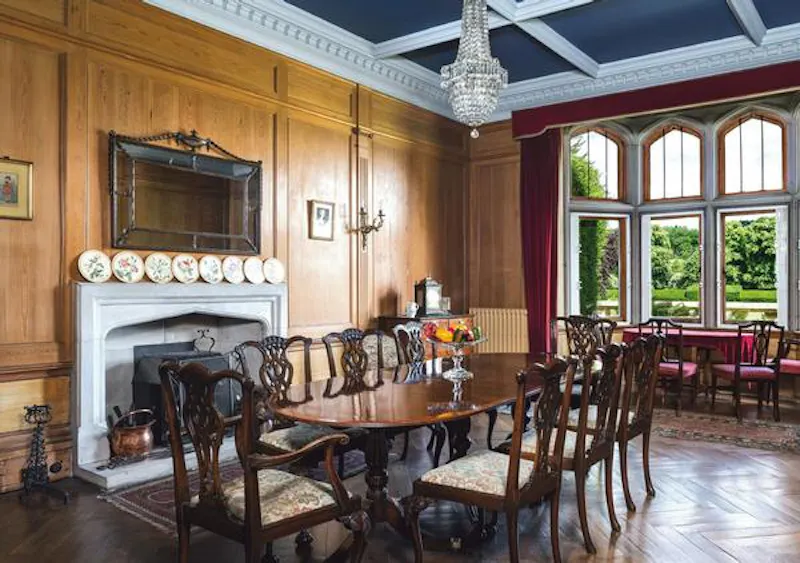 Dining room at Magical Missenden manor, M303 (photo 3)