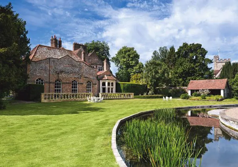 Garden at Magical Missenden manor, M303 (photo 7)