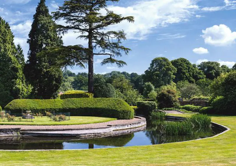 Garden - formal at Magical Missenden manor, M303 (photo 11)