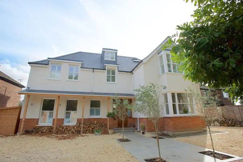 Stunning Hampton house, D2297 (photo 1)