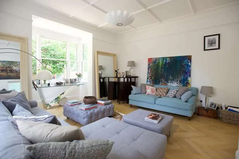 Living Room at Stunning Hampton house, D2297 (photo 7)