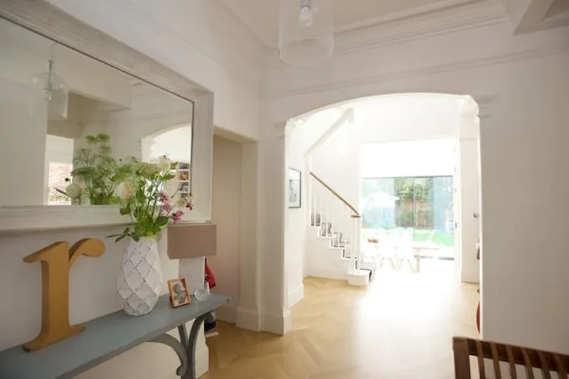 Entrance hall at Stunning Hampton house, D2297 (photo 2)
