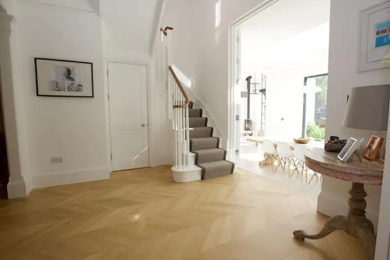 Staircase at Stunning Hampton house, D2297 (photo 50)