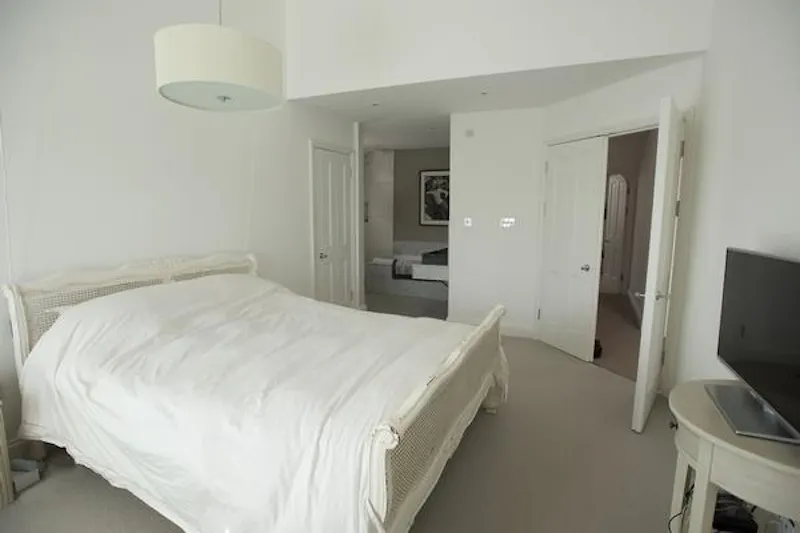 Bedroom at Stunning Hampton house, D2297 (photo 53)