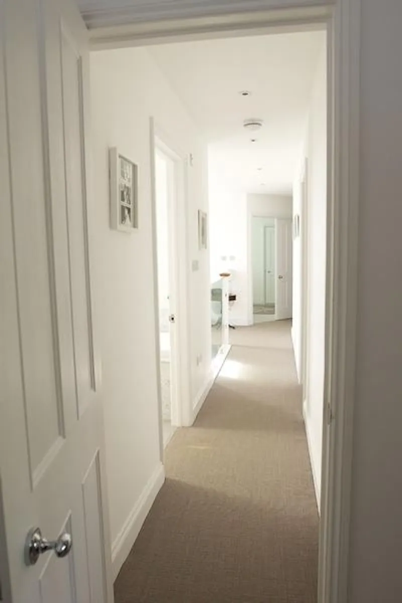 Corridor at Stunning Hampton house, D2297 (photo 57)