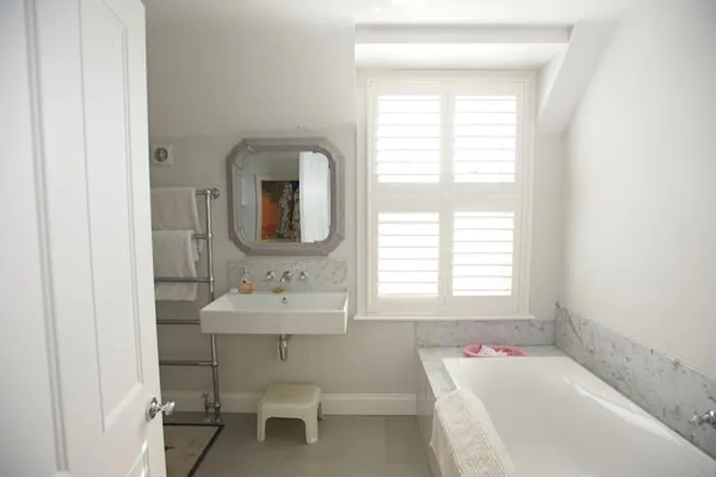 Bathroom at Stunning Hampton house, D2297 (photo 63)