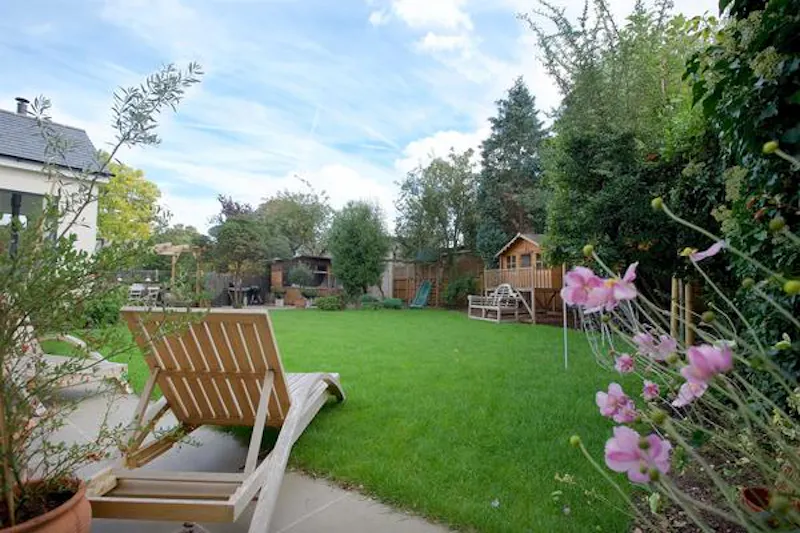 Garden at Stunning Hampton house, D2297 (photo 89)