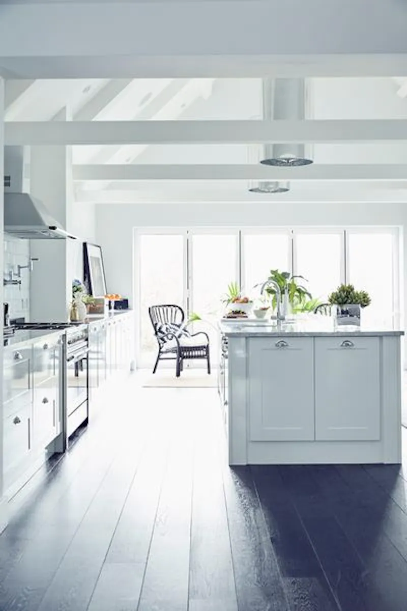 Kitchen at Film location D2298 in Berkshire (photo 6)