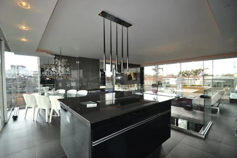 Dining room at Glossy Shoreditch penthouse, F1136 (photo 5)