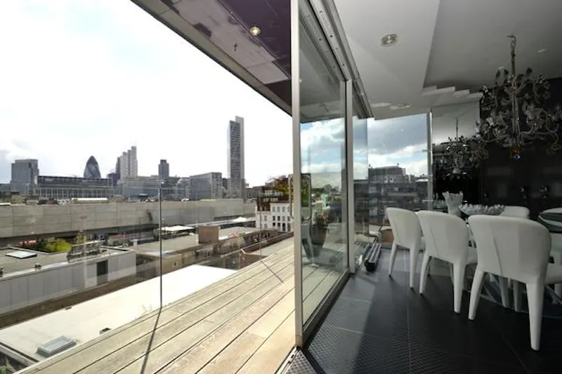 Balcony at Glossy Shoreditch penthouse, F1136 (photo 7)