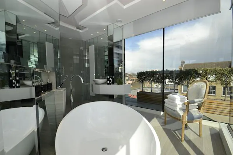 Bathroom at Glossy Shoreditch penthouse, F1136 (photo 14)