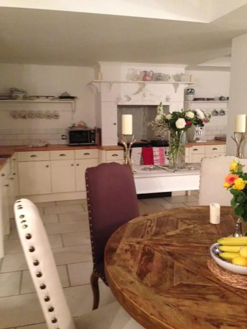 Kitchen at East Molesey river view house, B1759 (photo 9)