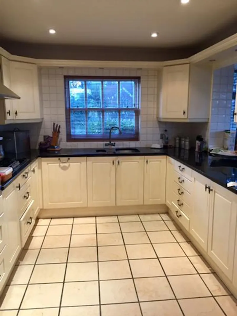 Kitchen at Cuffley Coach house, B1760 (photo 7)