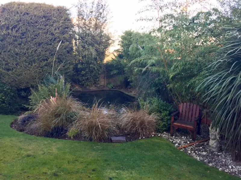 Pond at Cuffley Coach house, B1760 (photo 19)