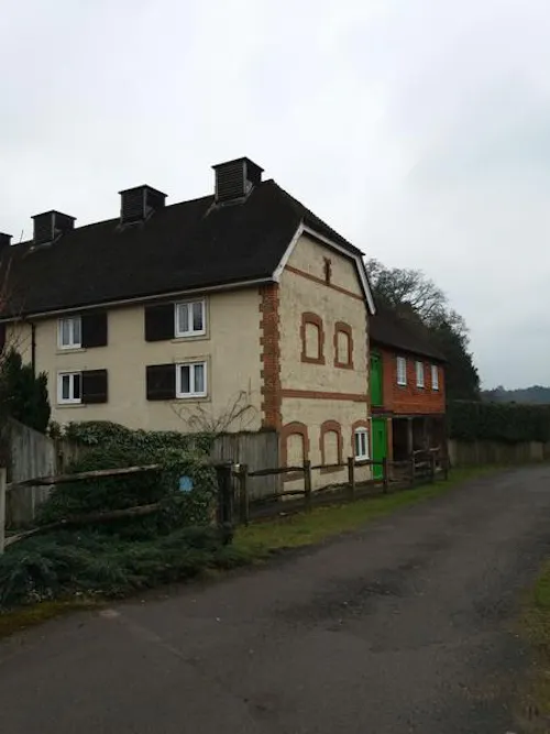 Farnham unusual family home, B1761